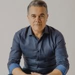 Vicente Bronzeado, corretor de imóveis responsável pelo anúncio